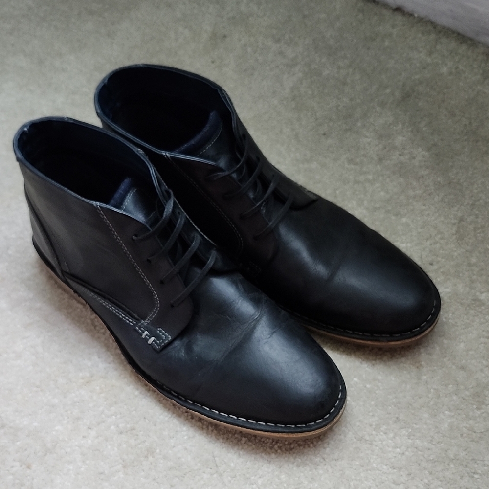 Steve Madden Black Chukka Boots Smooth Leather Minimalist Design